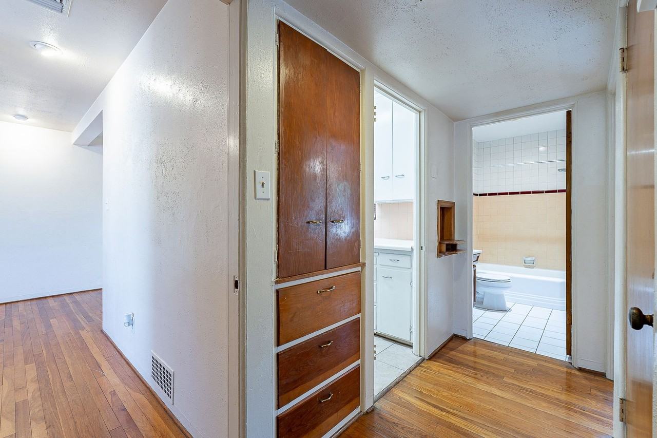 2005-2011 E. 2nd St. ( 2005, 2007, 2009, 2011 ) - Photo 7 of 25