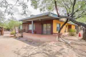 featured image of 1104 E Waverly St