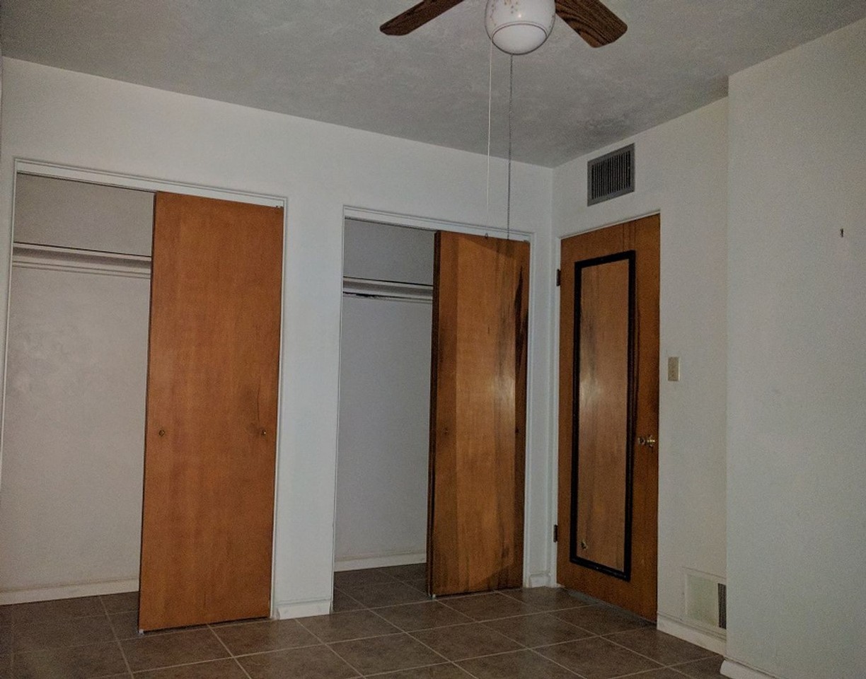 1907 N. Fremont Ave. - Photo 4 of 11