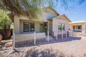 featured image of 1025 N Euclid Ave