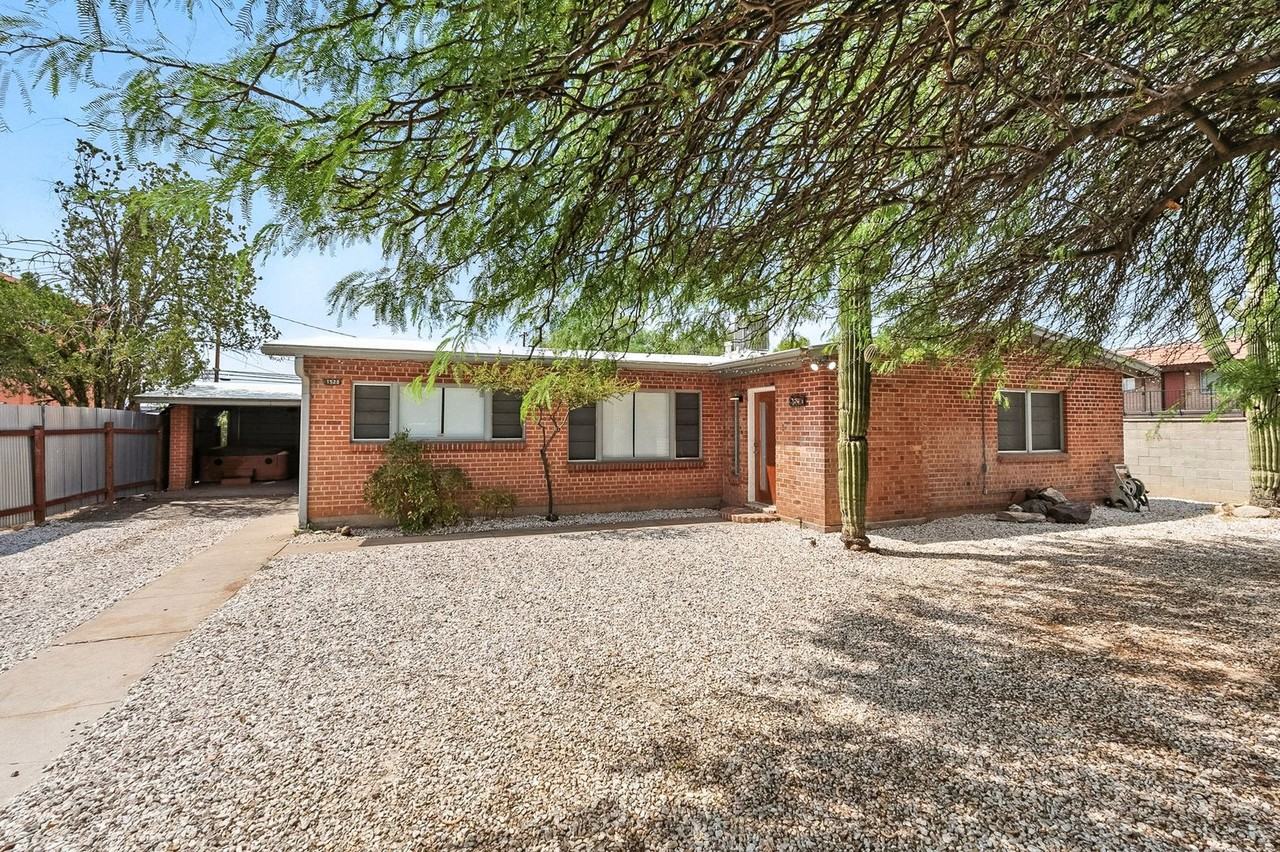 1520 E. 10th St. - Photo 6 of 36