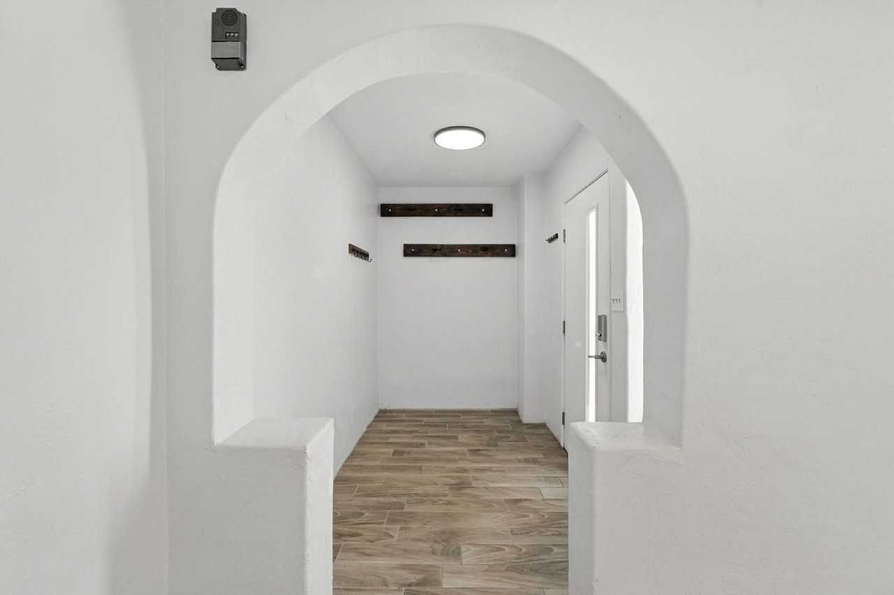 1520 E. 10th St. - Photo 4 of 36