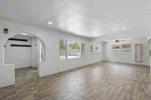 featured image of 1520 E 10th St