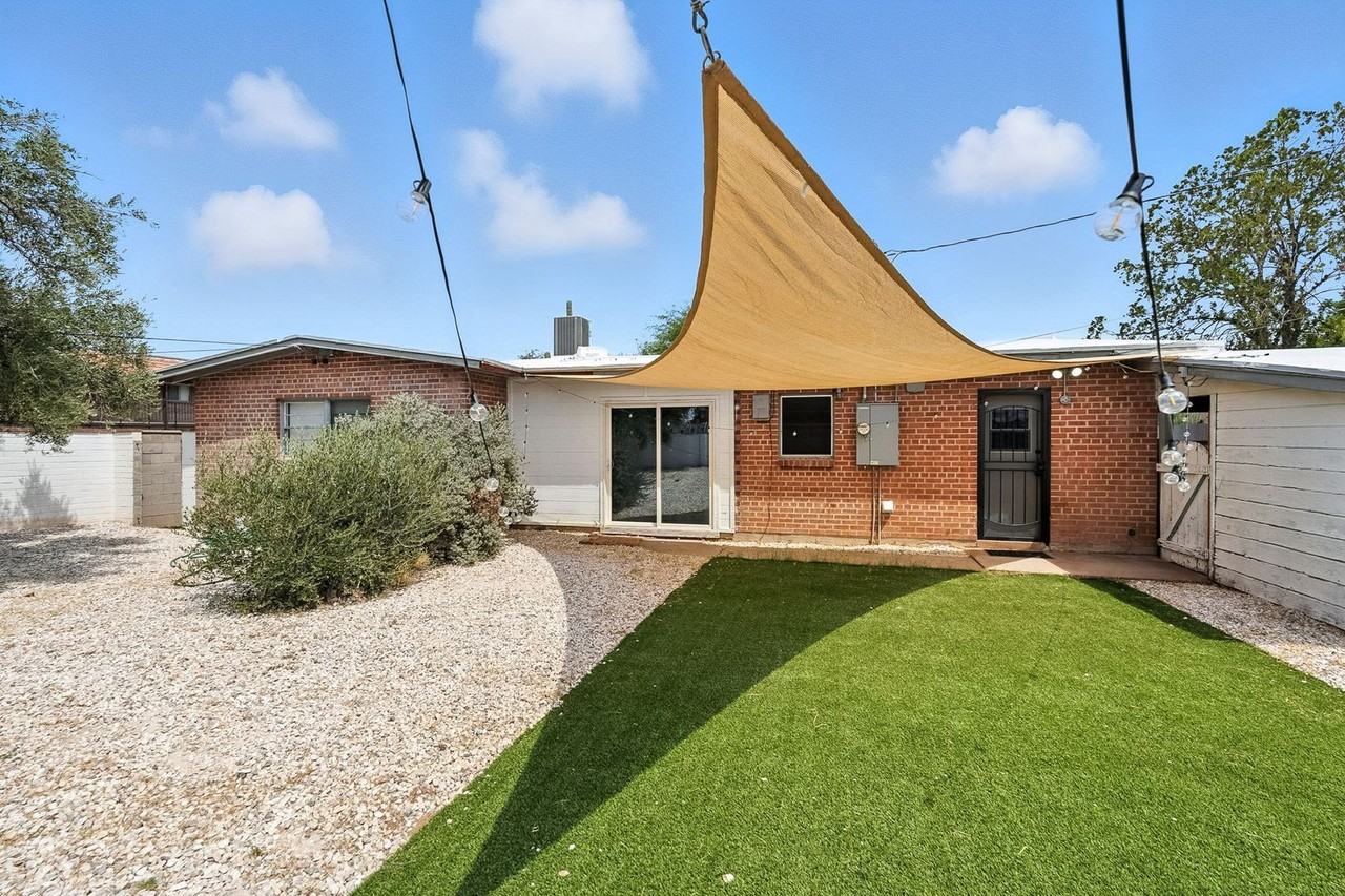 1520 E. 10th St. - Photo 2 of 36