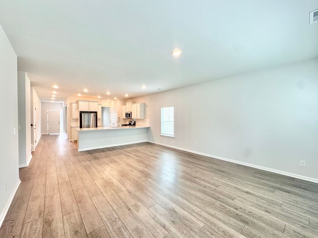 245 Lillian St - Photo 2 of 26