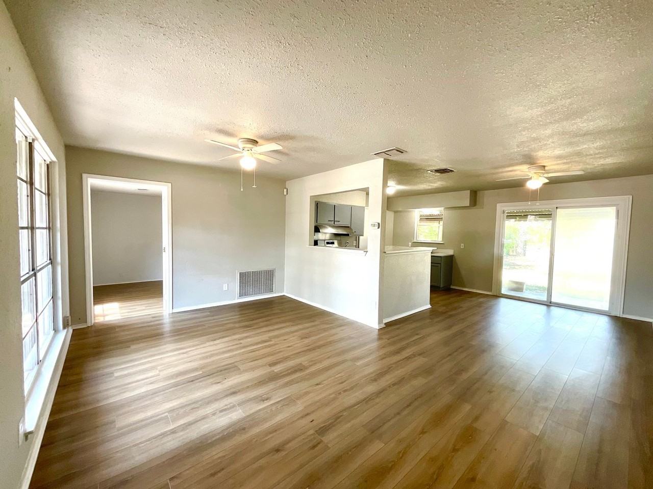 319 Mahota Dr - Photo 6 of 37