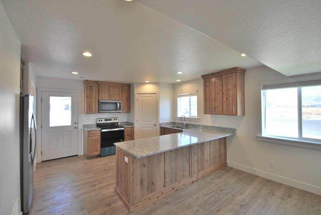 315 N 2650 W #12 - Photo 4 of 16