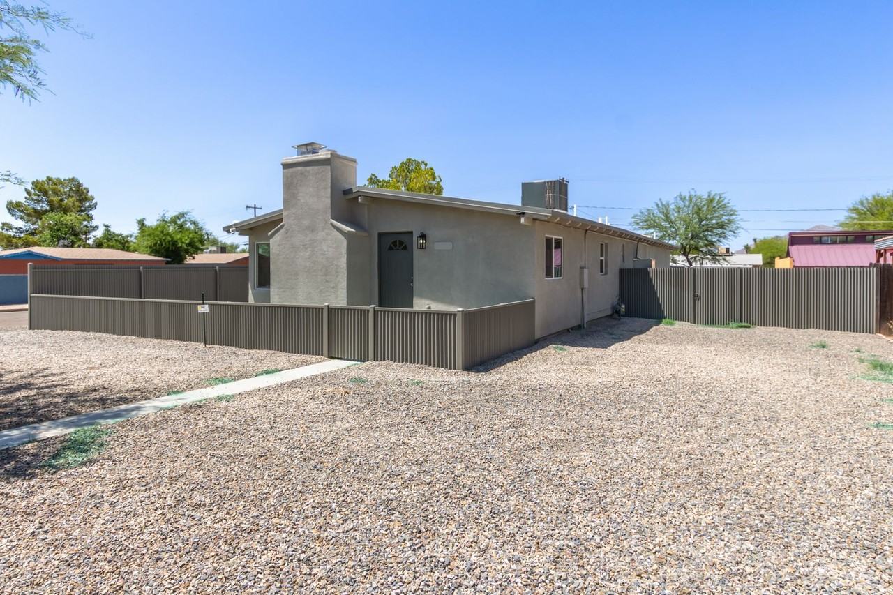 2110 N Highland Ave - Photo 5 of 30