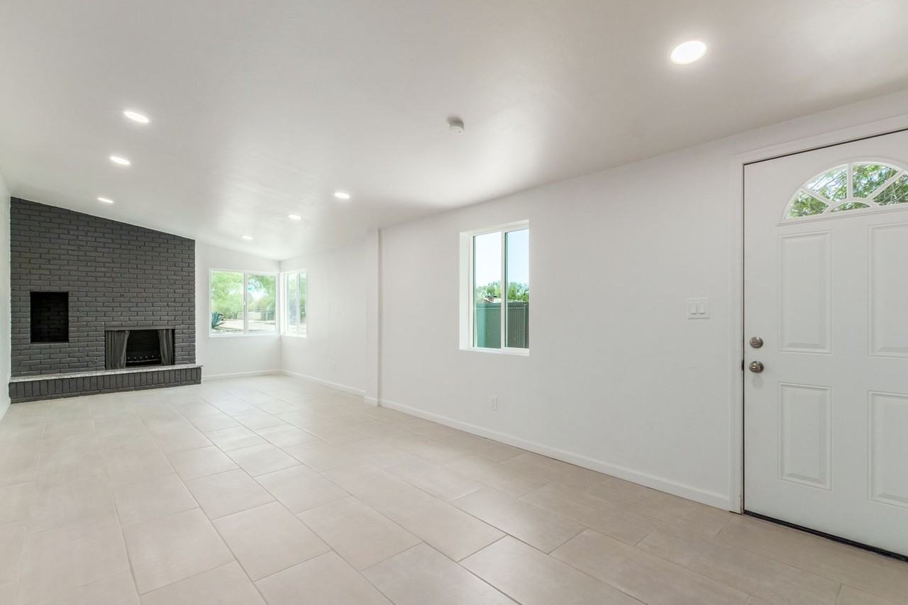 2110 N Highland Ave - Photo 6 of 30