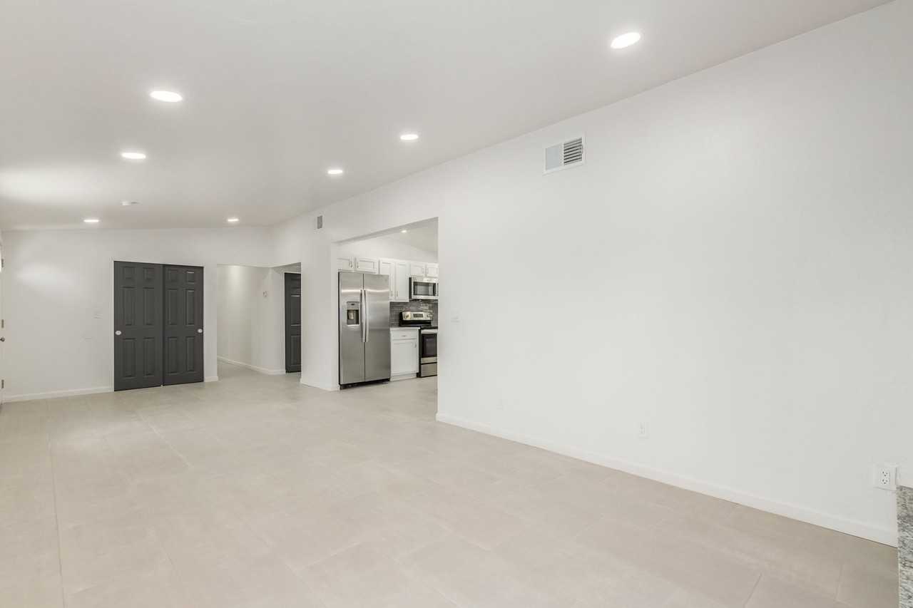 2110 N Highland Ave - Photo 7 of 30