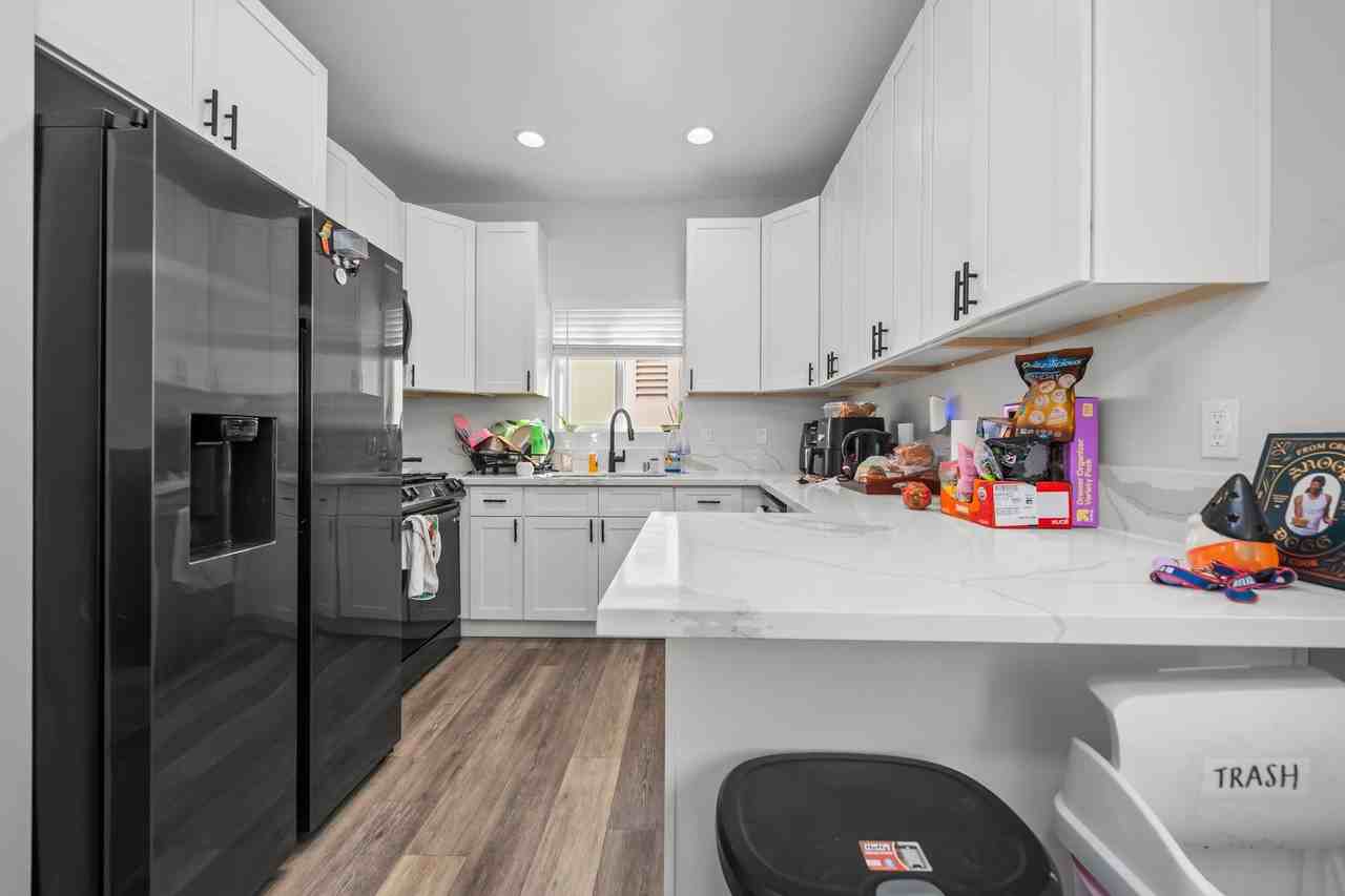 5229 E Falls View Dr