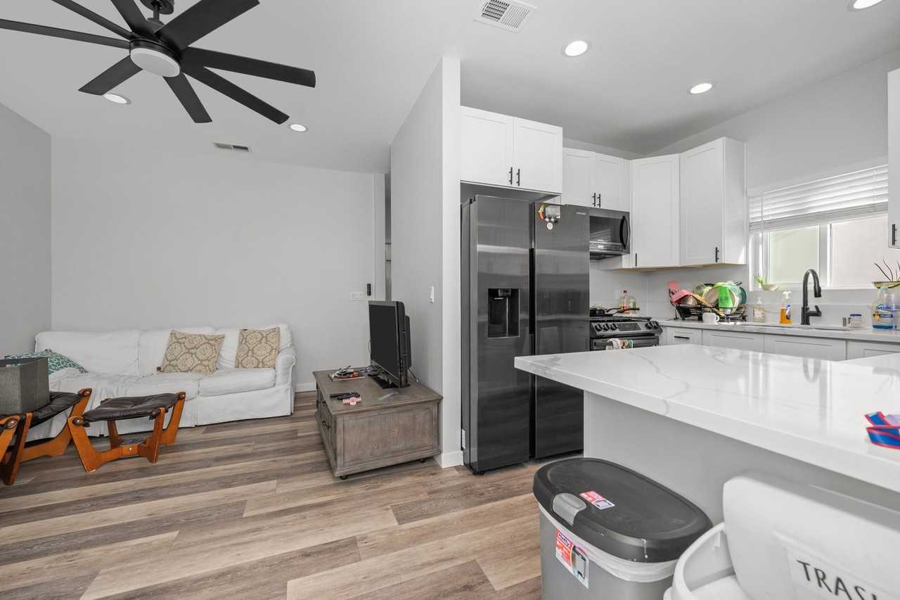 5229 E Falls View Dr - Photo 4 of 18