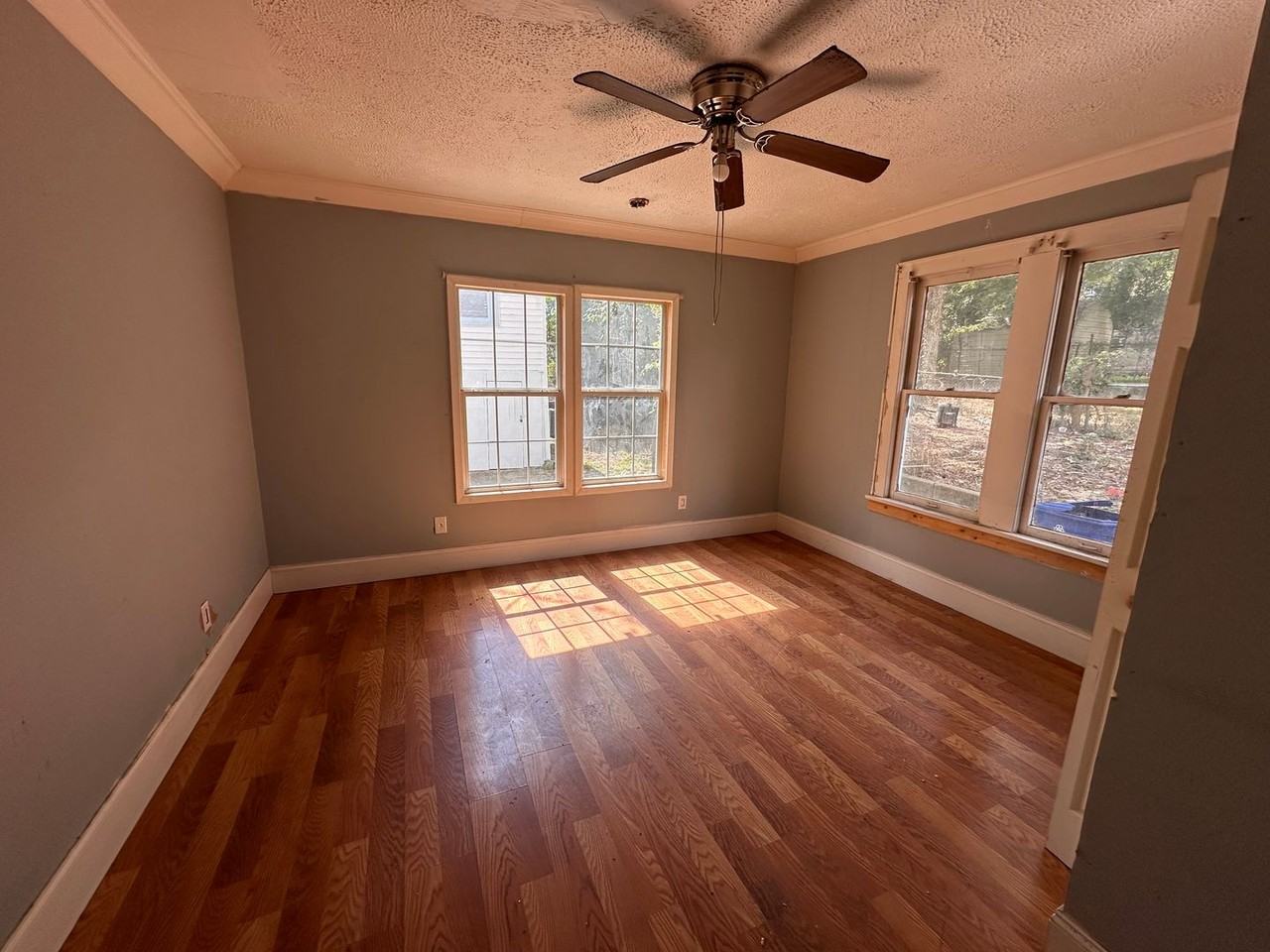 137 Lister St - Photo 2 of 9