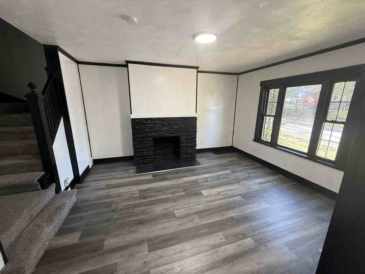 713 Crawford Ave - Photo 2 of 8