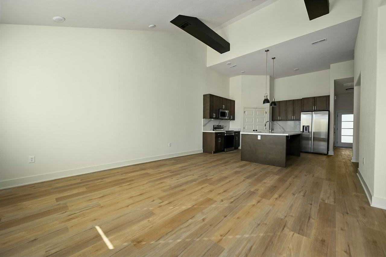 109 Amberwood Court - Photo 2 of 38