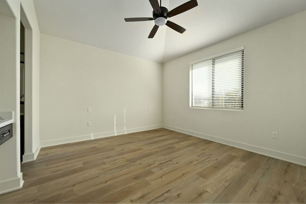 109 Amberwood Court - Photo 3 of 38