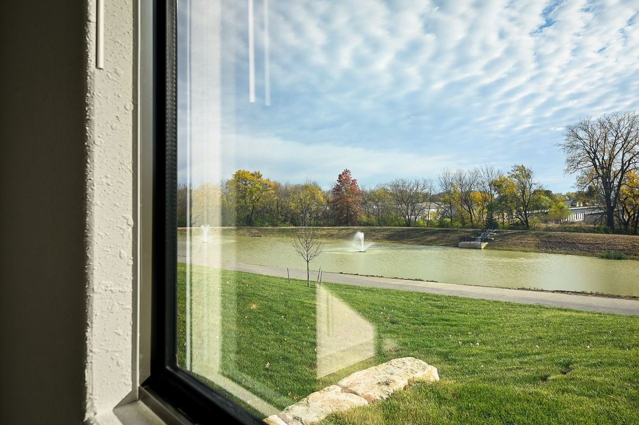 109 Amberwood Court - Photo 5 of 38