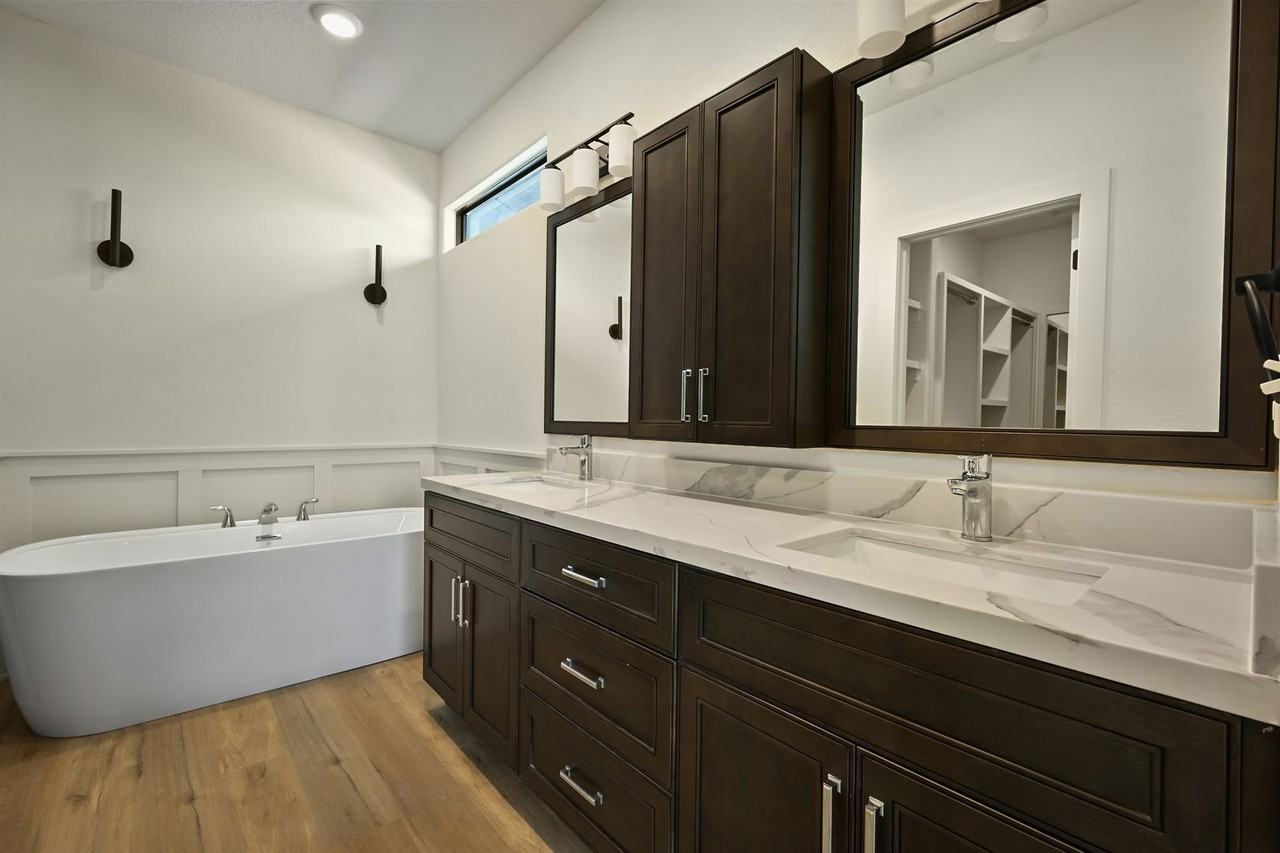 109 Amberwood Court - Photo 7 of 38