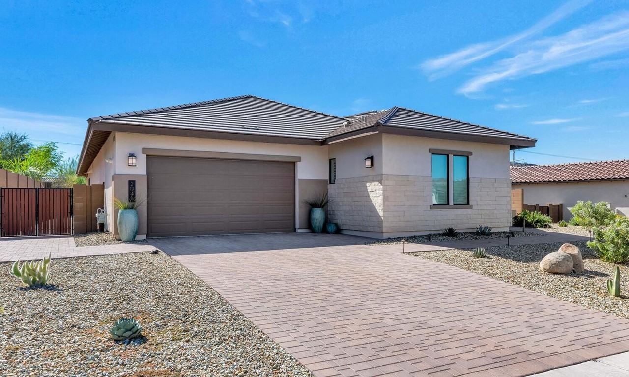 2041 E Fallen Leaf Ln - Photo 2 of 32