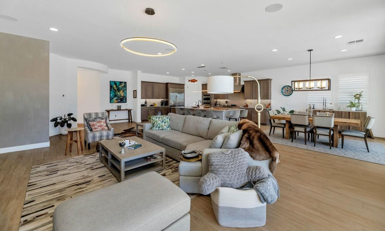 2041 E Fallen Leaf Ln - Photo 6 of 32