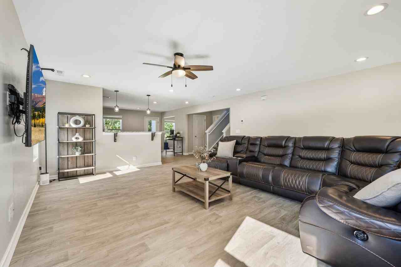 182 Pineapple Pl - Photo 3 of 18