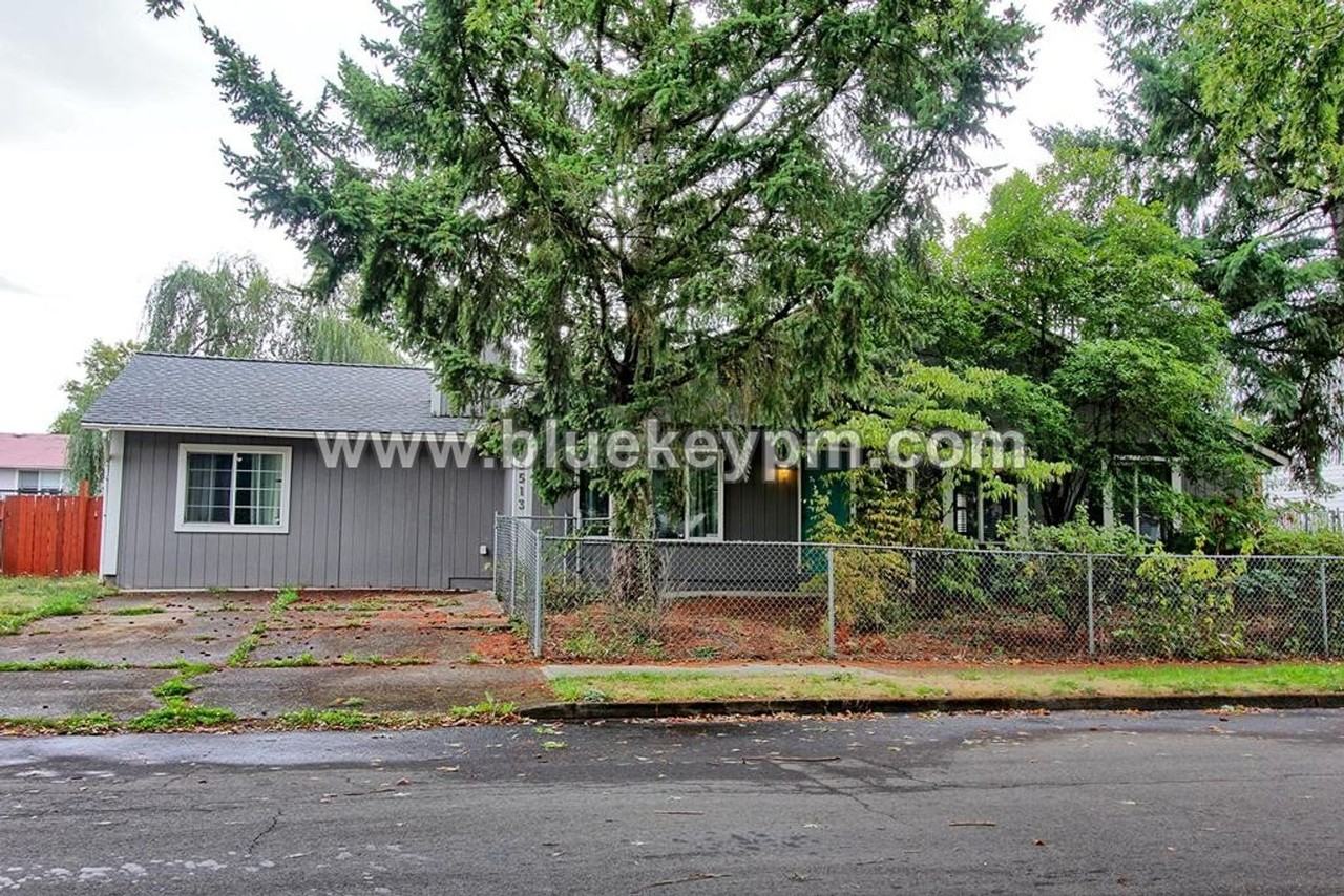 5513 Ne 39th St - Photo 2 of 17