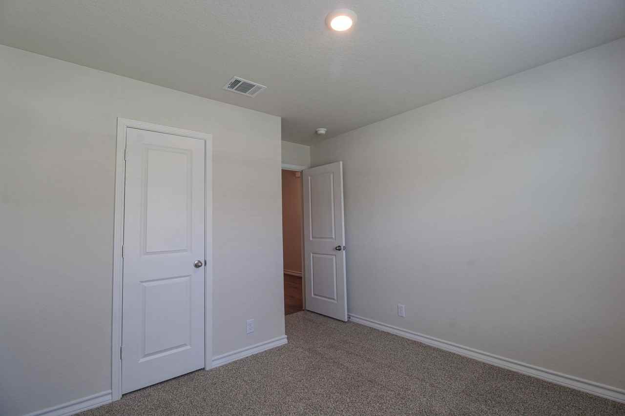 21143 Gravel Keep - Photo 3 of 38