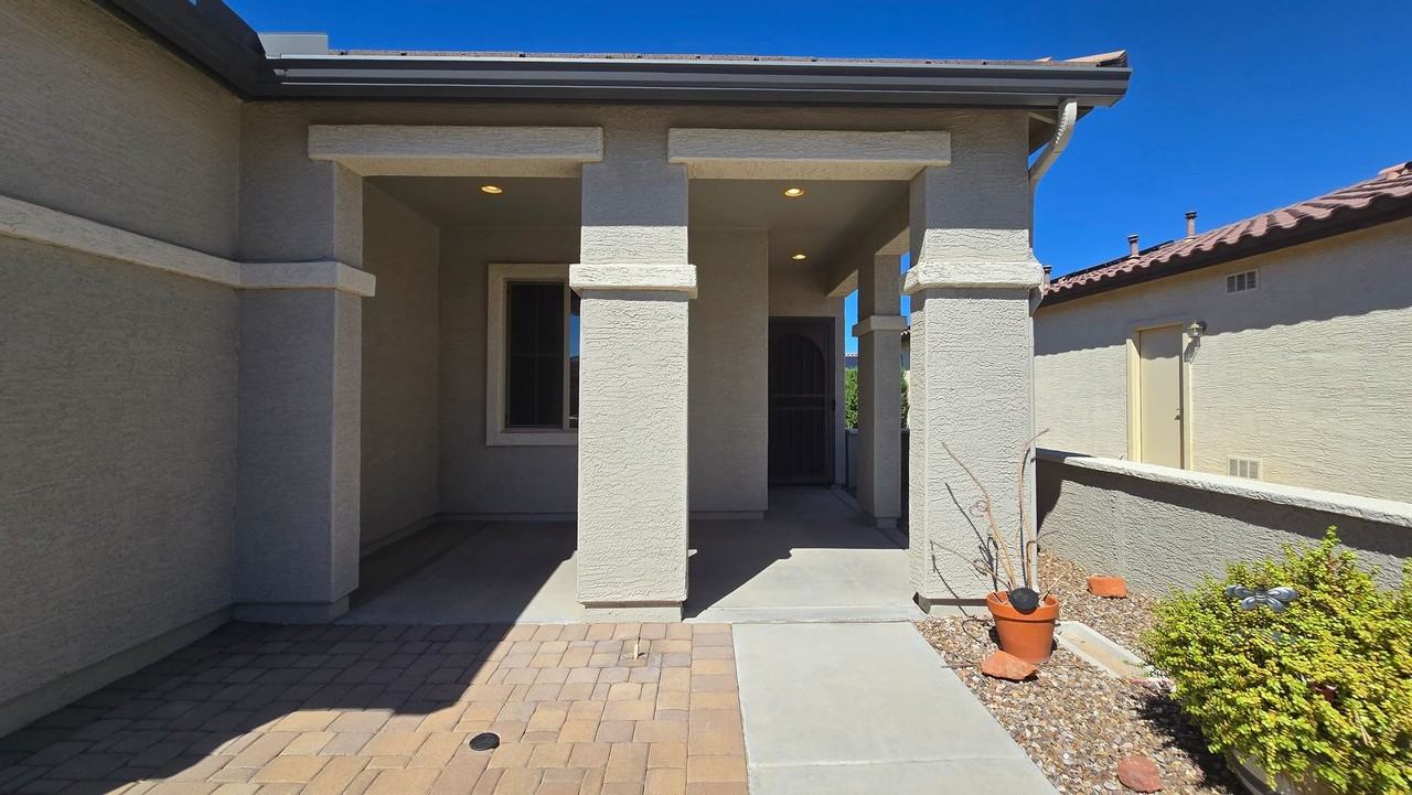 17520 W Fairview St - Photo 5 of 42