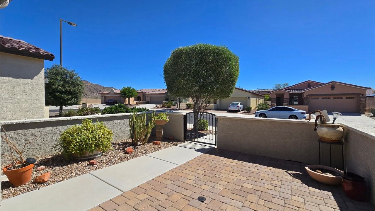 17520 W Fairview St - Photo 6 of 42