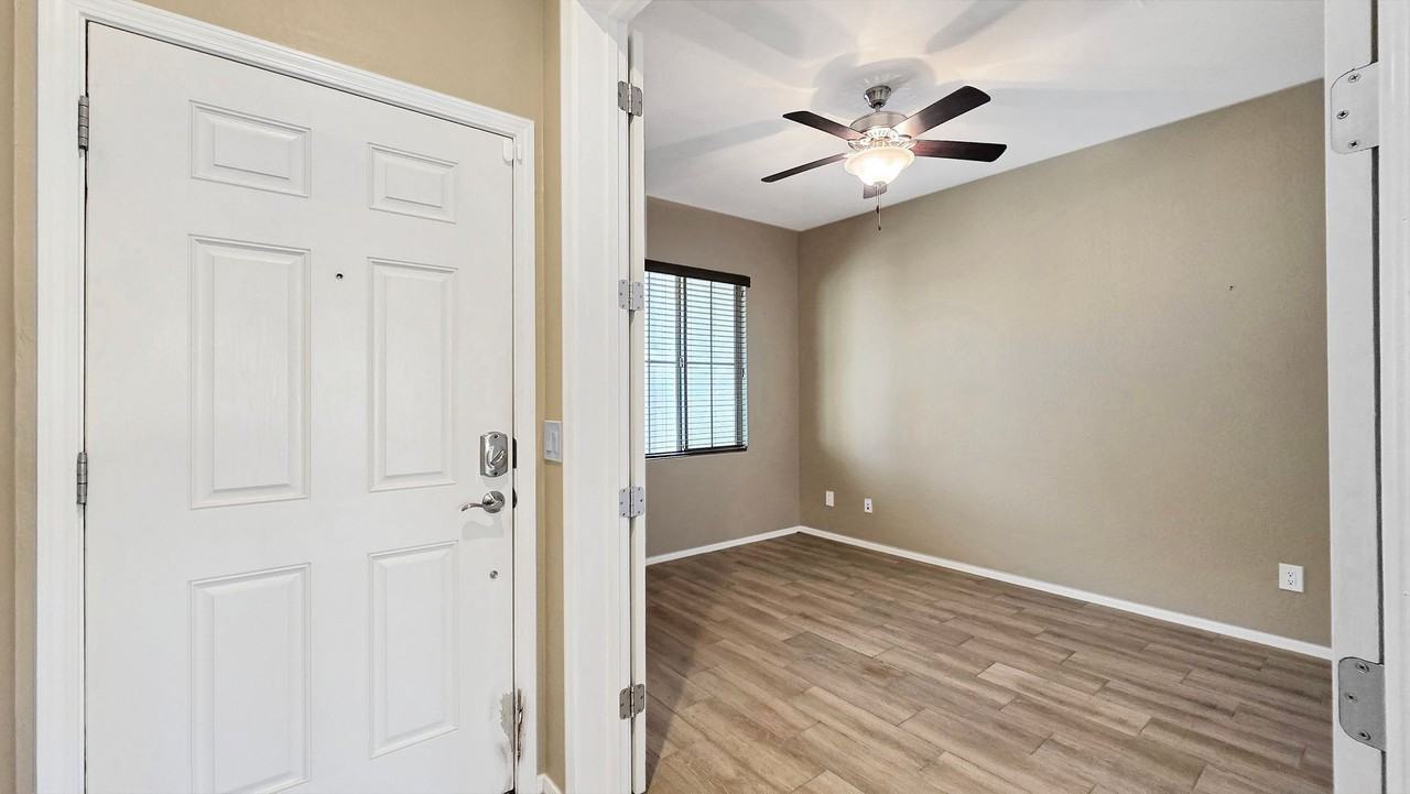 17520 W Fairview St - Photo 7 of 42