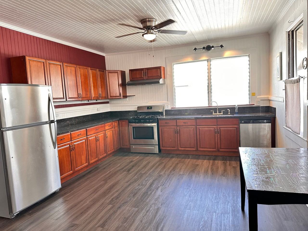 233 Ululani St - Photo 2 of 6