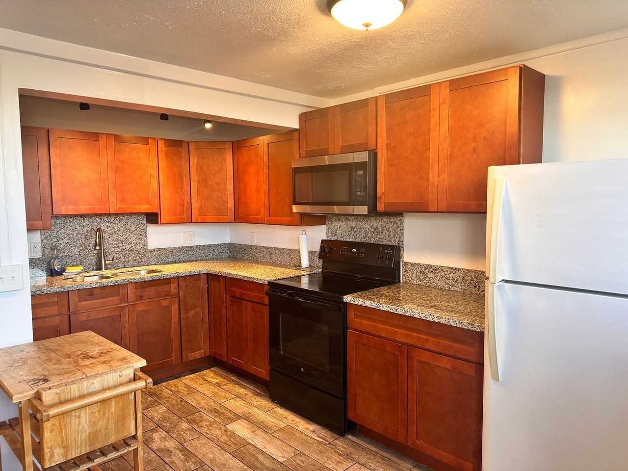 233A Ululani St - Photo 2 of 8