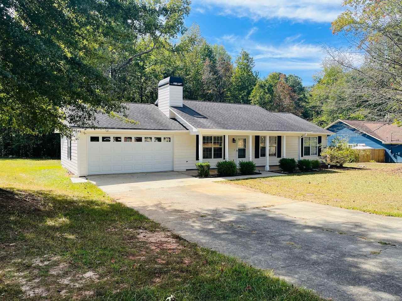 28 Sandstone Dr - Photo 2 of 31