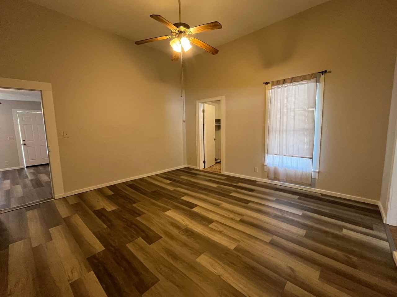 249 Ne Bloxham St - Photo 5 of 13