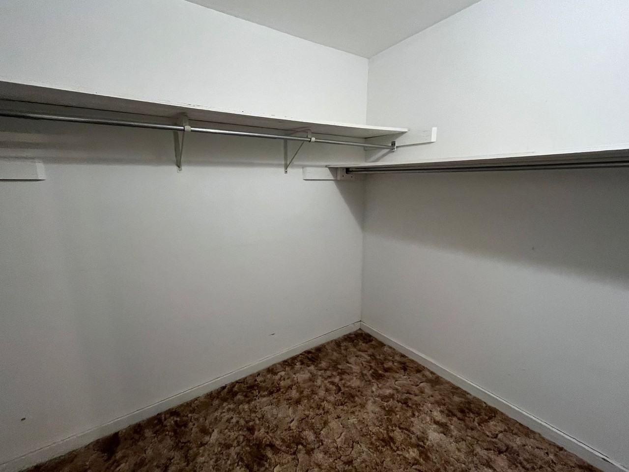 249 Ne Bloxham St - Photo 6 of 13