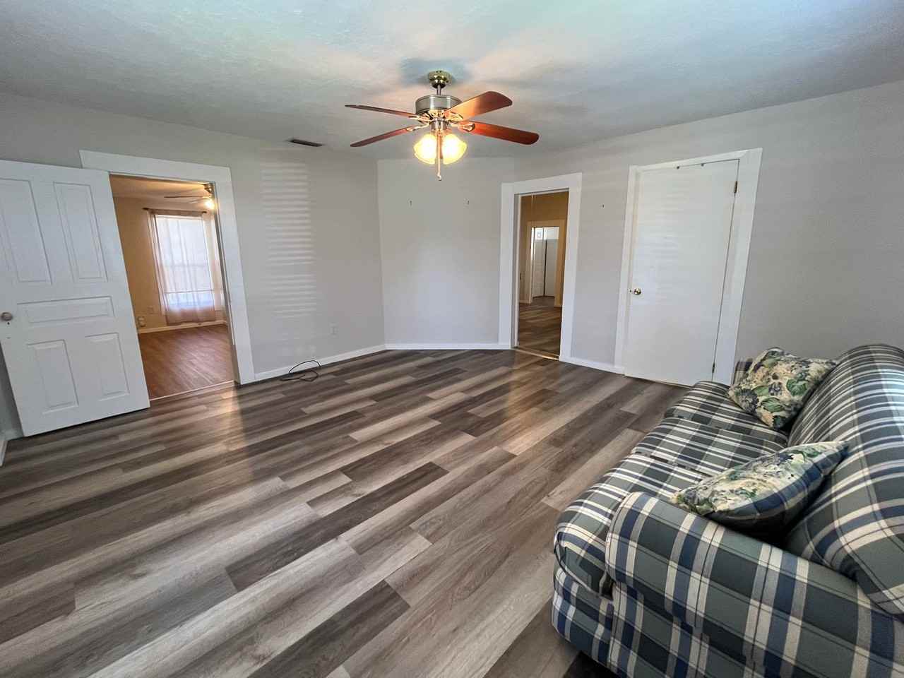 249 Ne Bloxham St - Photo 7 of 13