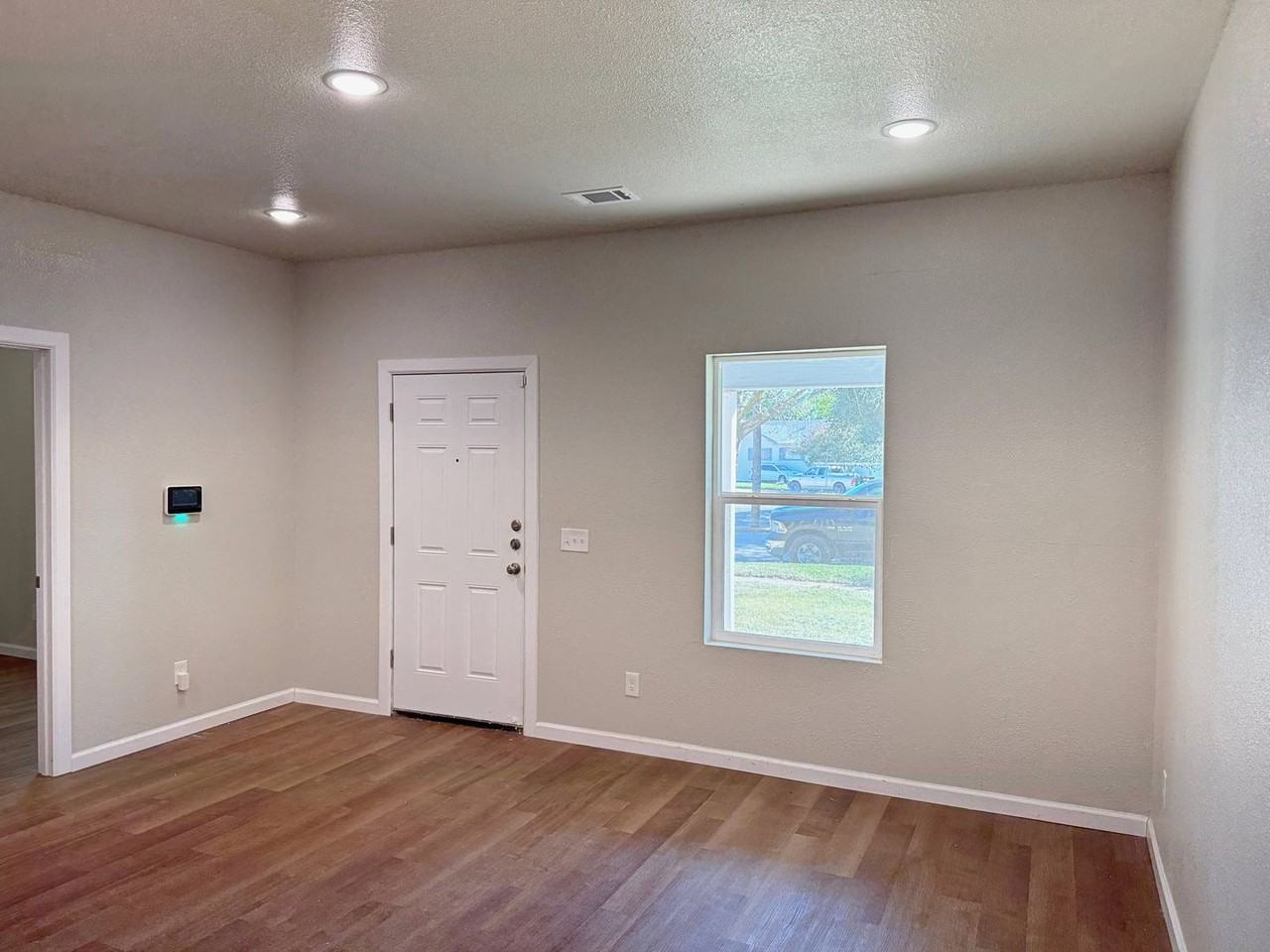 2304 10th St - Photo 3 of 30
