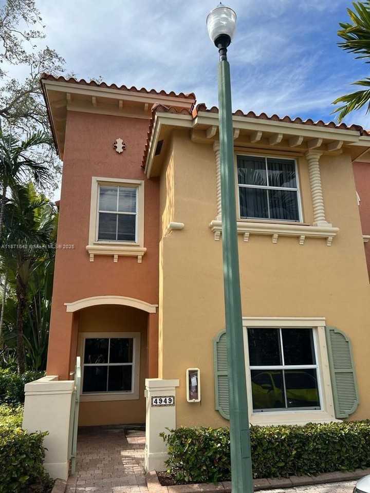 4949 N Harbor Isles Dr #1 - Photo 4 of 10