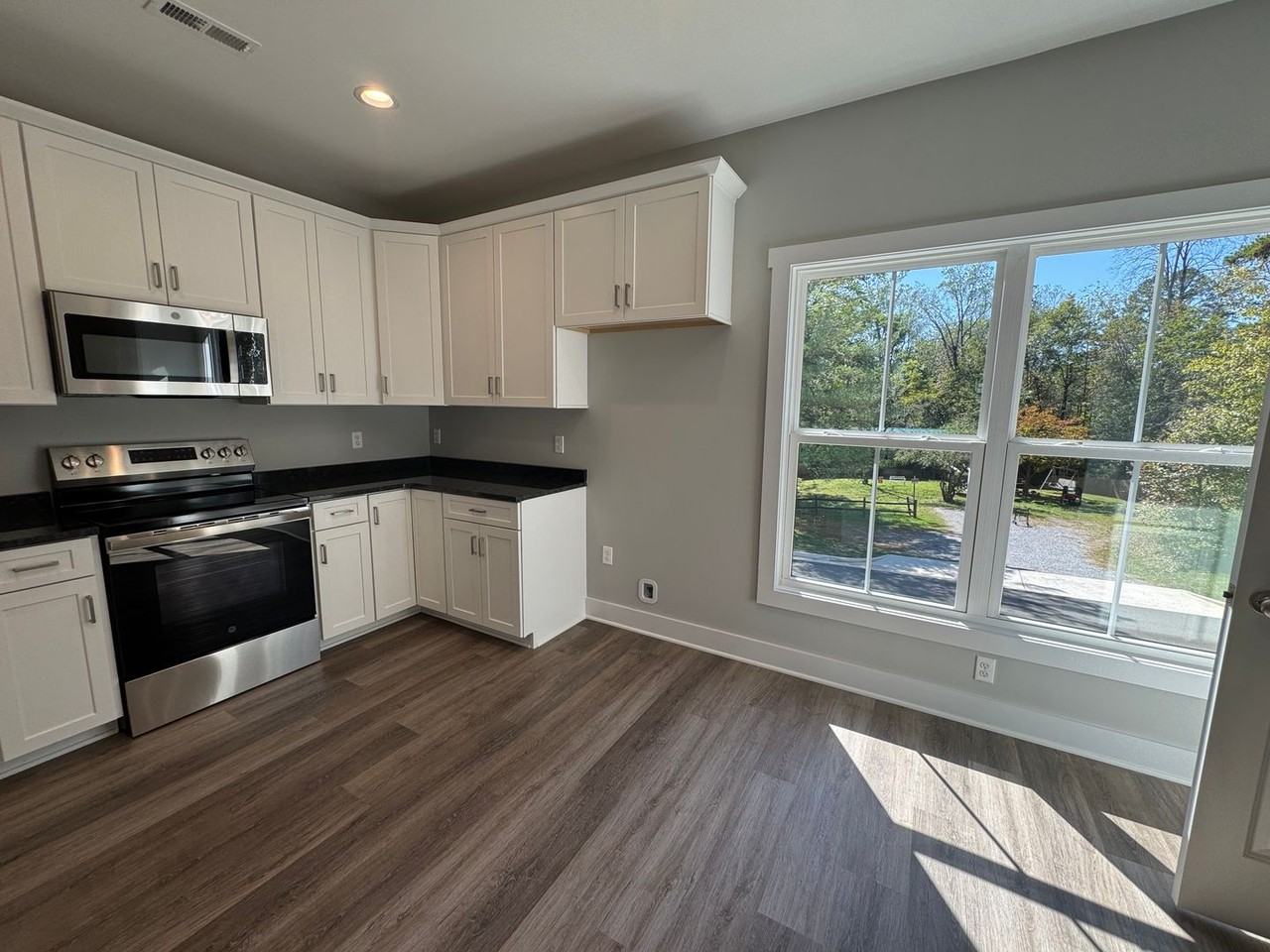 50 Pelt Ln - Photo 4 of 14