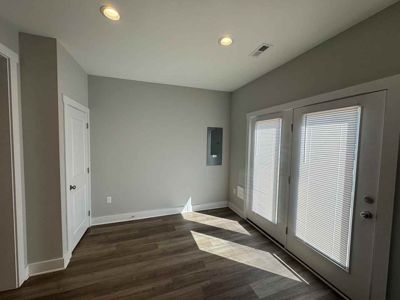 20 Villa Court - Photo 4 of 12