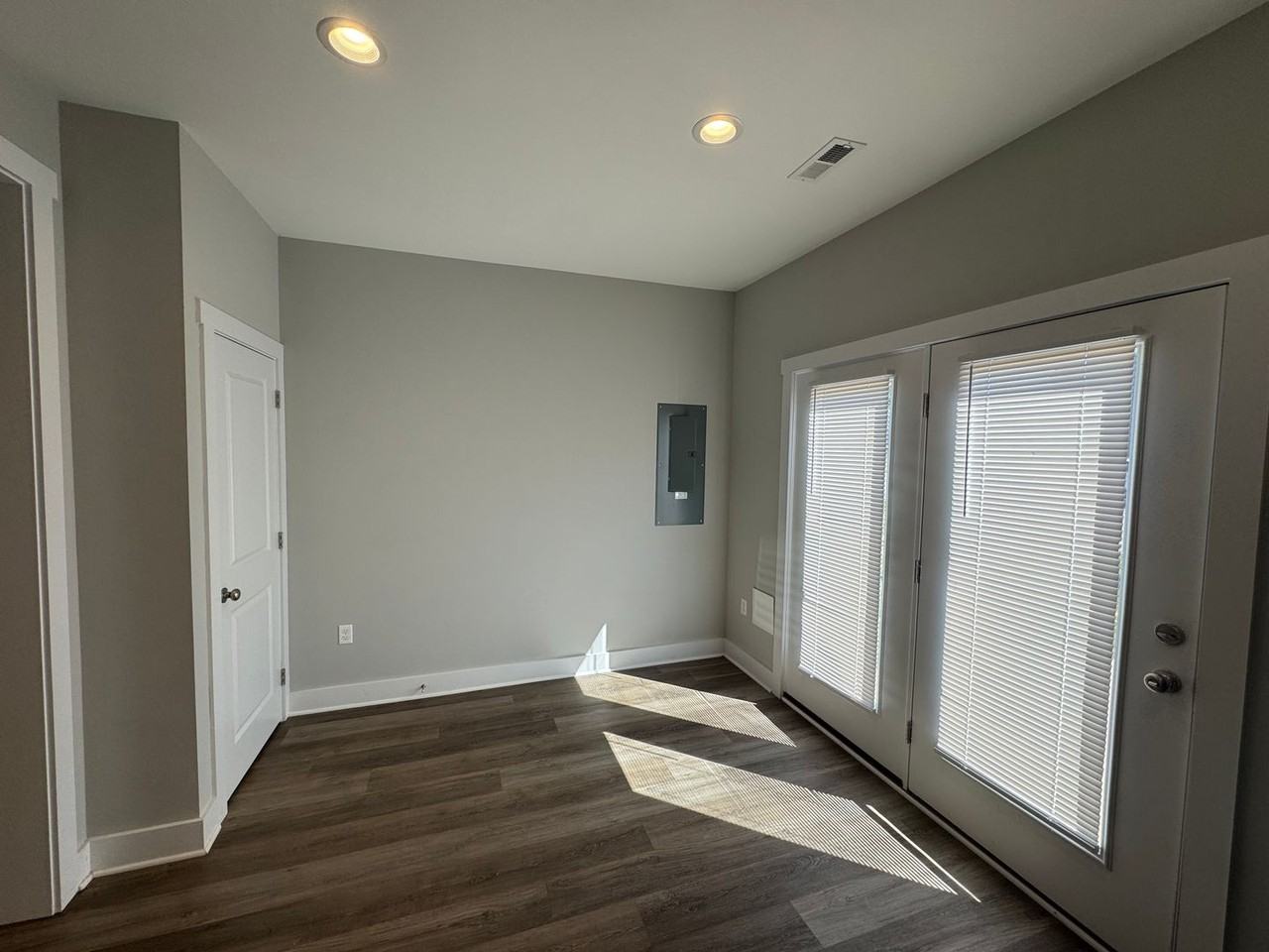 22 Villa Ct - Photo 3 of 12