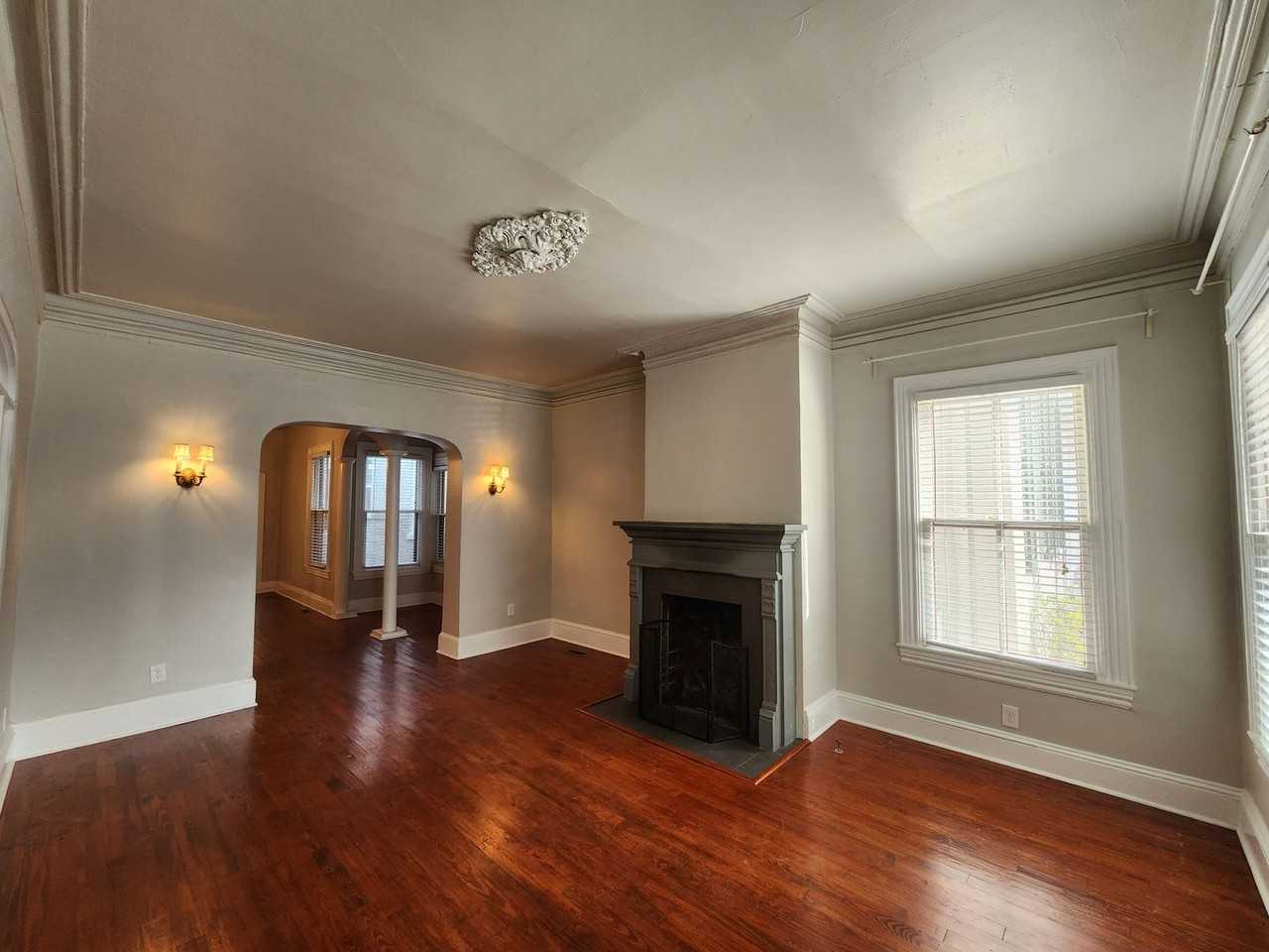 371 Middle St - Photo 3 of 27