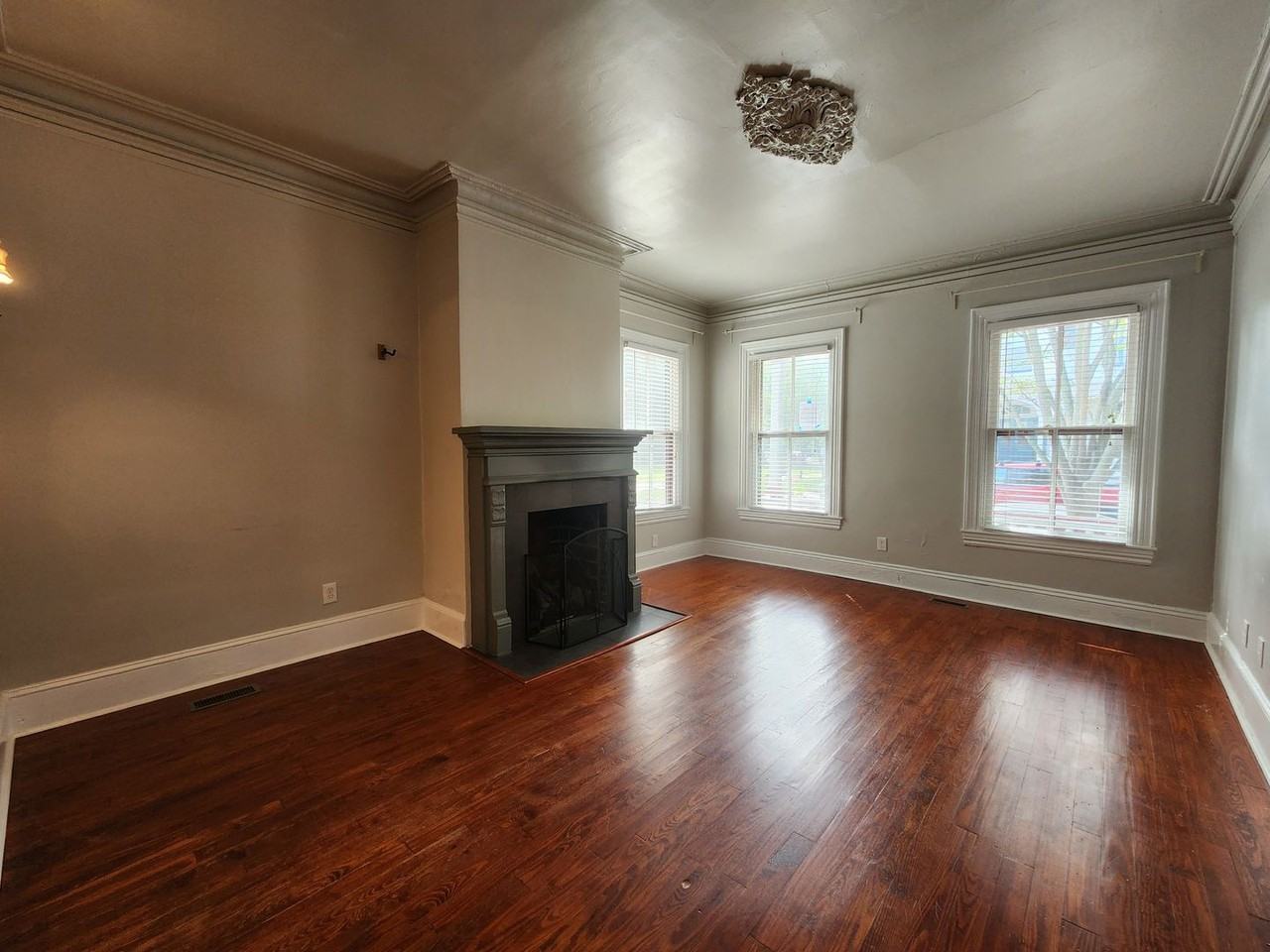 371 Middle St - Photo 2 of 27