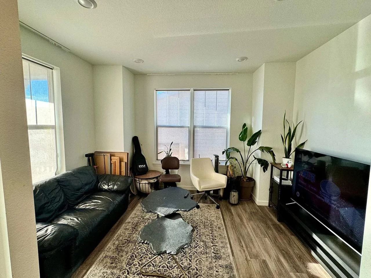 10208 Vaughn St - Photo 4 of 26