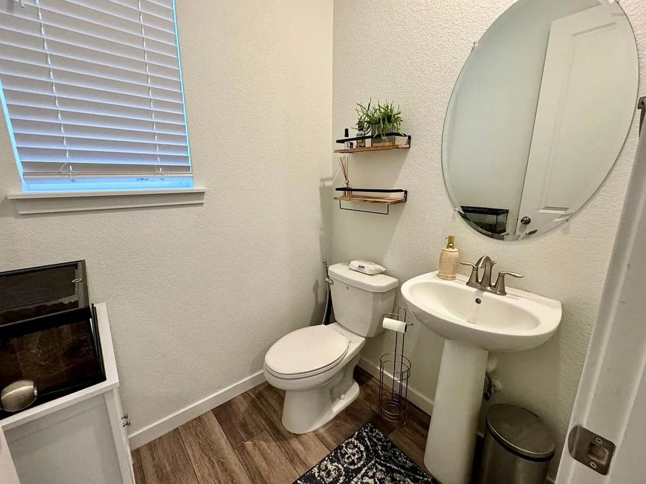 10208 Vaughn St - Photo 5 of 26