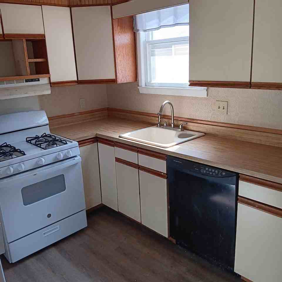 63 Webb St - Photo 2 of 20