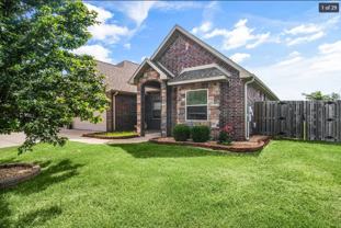 2300 Sw Chaddington Rd - Photo 1 of 1