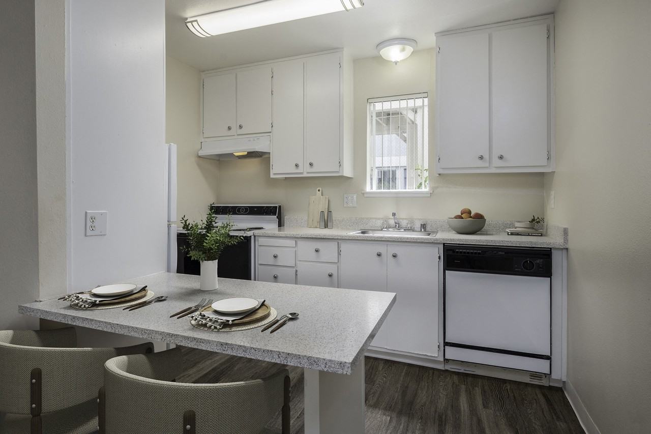 Renaissance Park Apartments - Photo 2 of 38