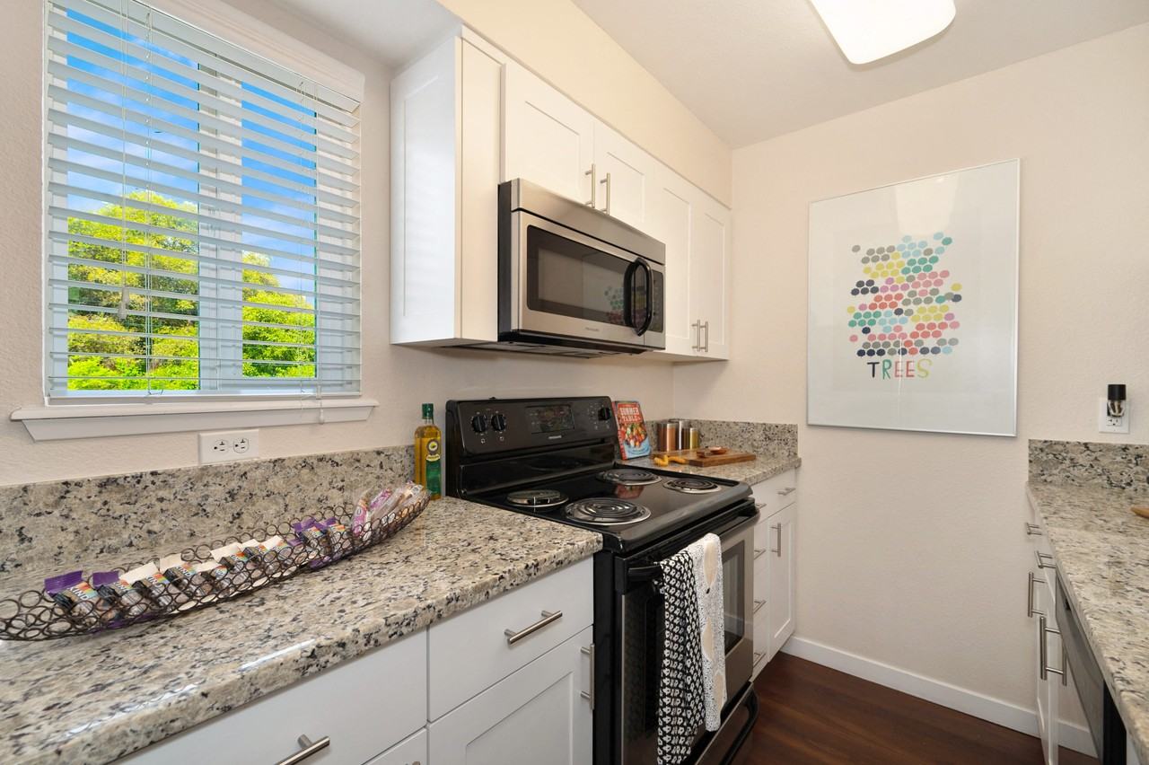 Hidden Oaks Apartments - Photo 4 of 36