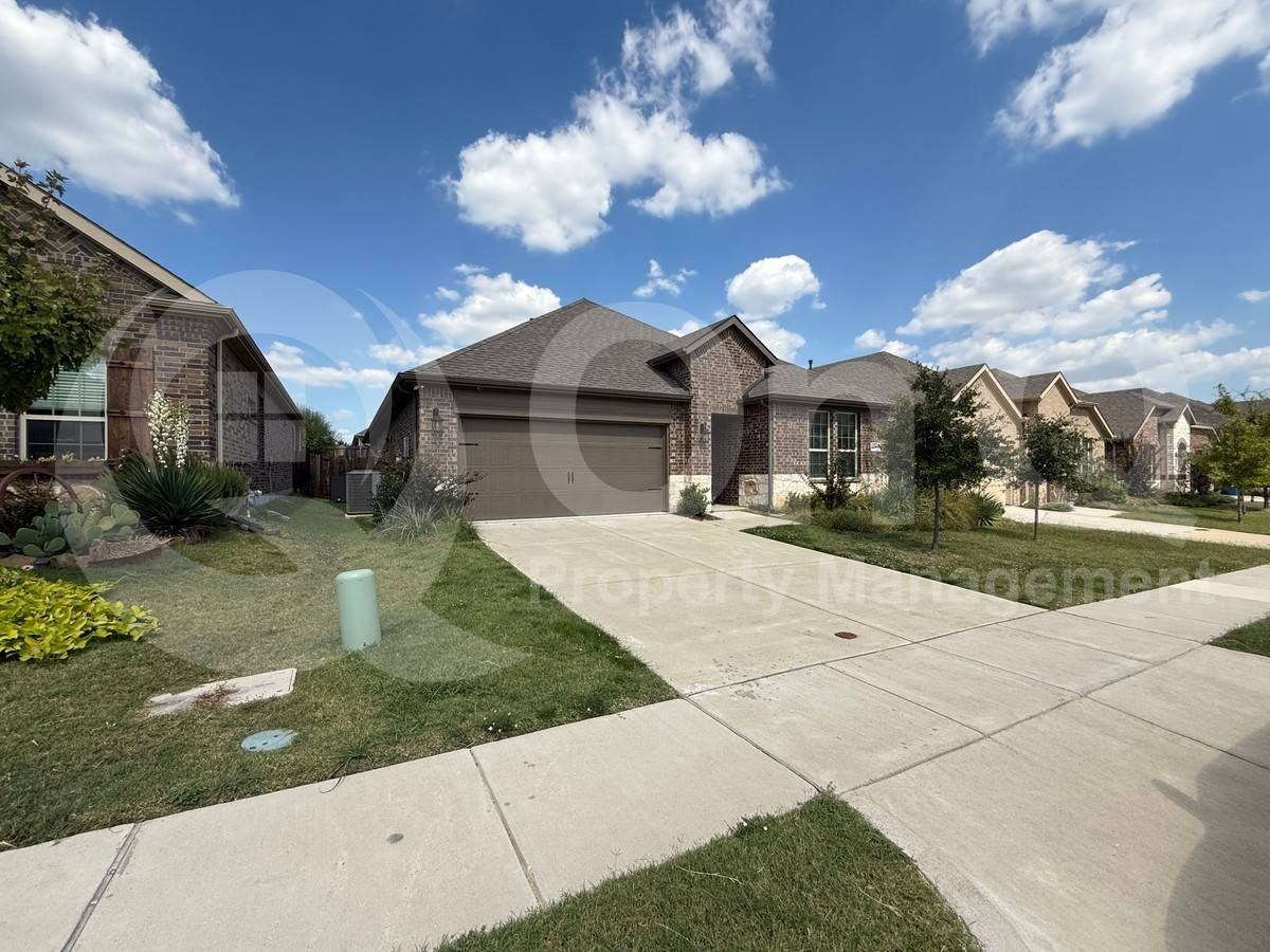 4124 Ellinger Dr - Photo 3 of 10